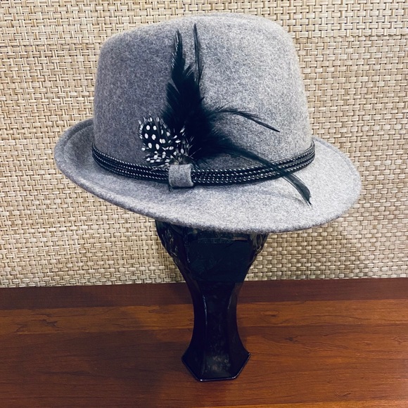 Apt. 9 Accessories - 🌟HP🌟NWOT Gray Flannel Feathered Fedora